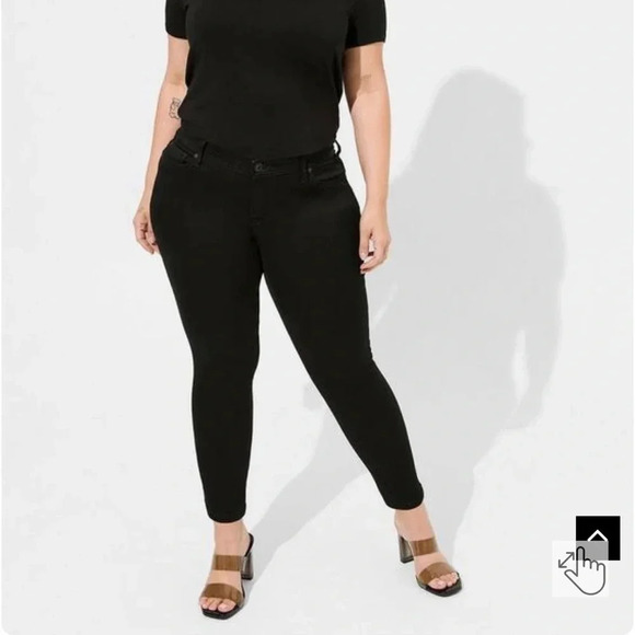 Torrid Luxe Skinny Jean - Sateen Stretch Black size 16 short - Picture 1 of 5